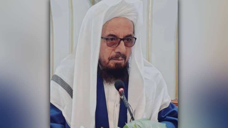 پاکستان ءِ بمبگواری ءَ شھید بیتگیں زھگ ءُ جنیناں ھوار دُرس بے میاریں بلوچ بیتگ اَنت۔ مولانا ساداتی