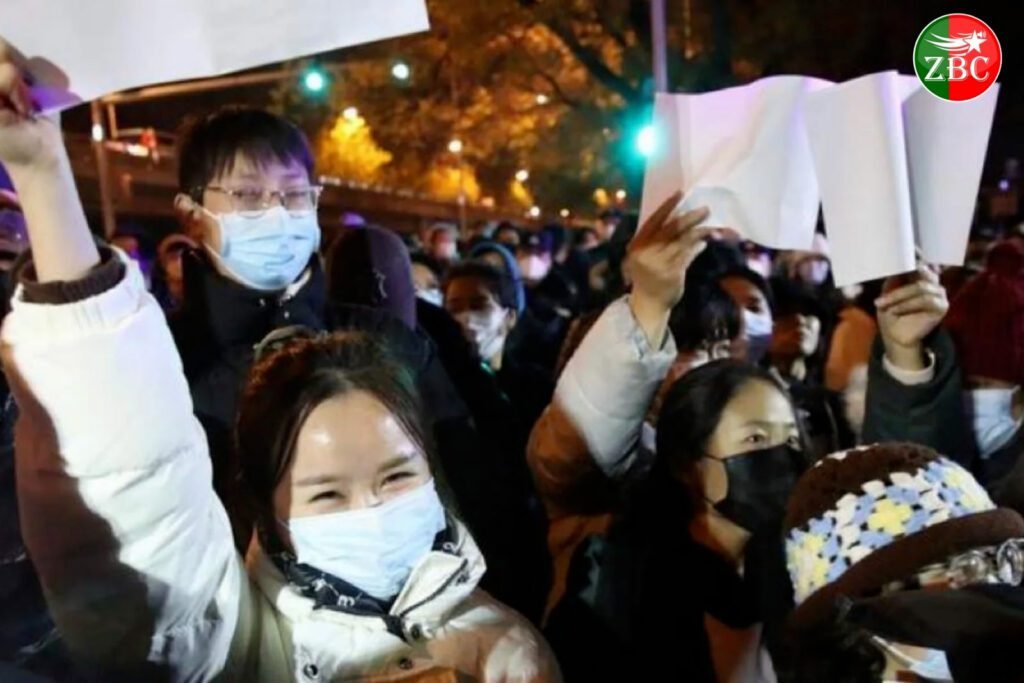 چین ءَ سرکار ءِ نیمگ ءَ پہ کورونا ءِ بند آرگ ءِ بگیری ءَ مردماں زھرشانی کرتگ۔