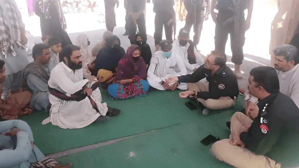 خصوصی رپورٹ : ڈی بلوچ دھرنا ، لواحقین کی بے بسی ، جھوٹے مقدمات ہی درج کریں مگر پیارے منظرعام پر لائے جائیں