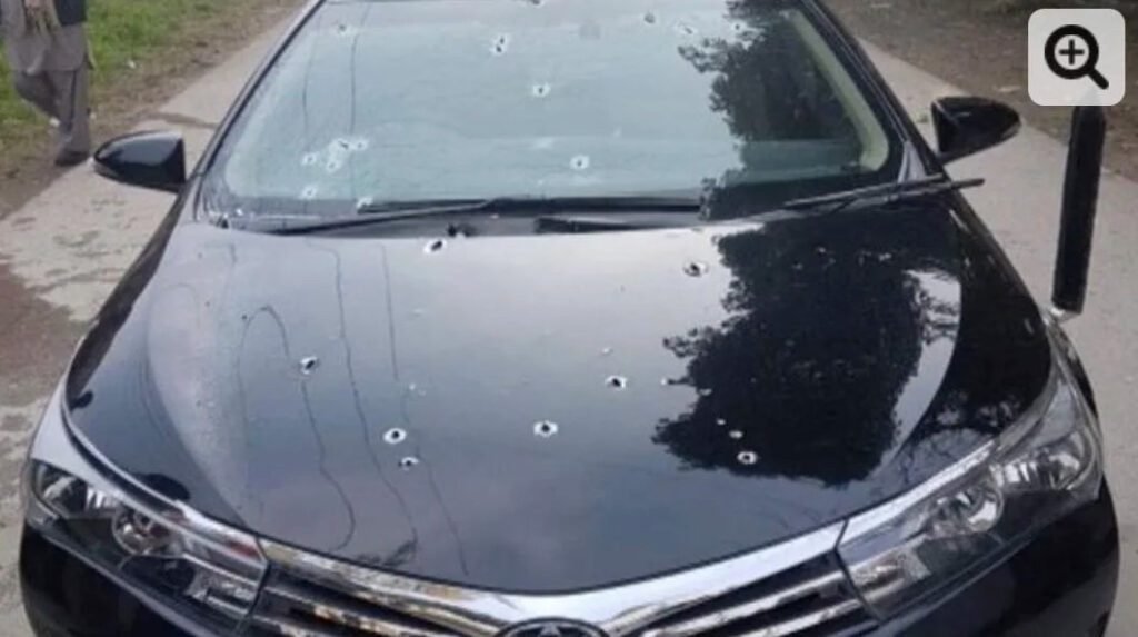 سند ءِ دمگ نوشھرو پیروز ءَ سلاہ بندیں مردماں گاڑی یے ءِ سرا تیرگواری چار مردم بیران بیتگ