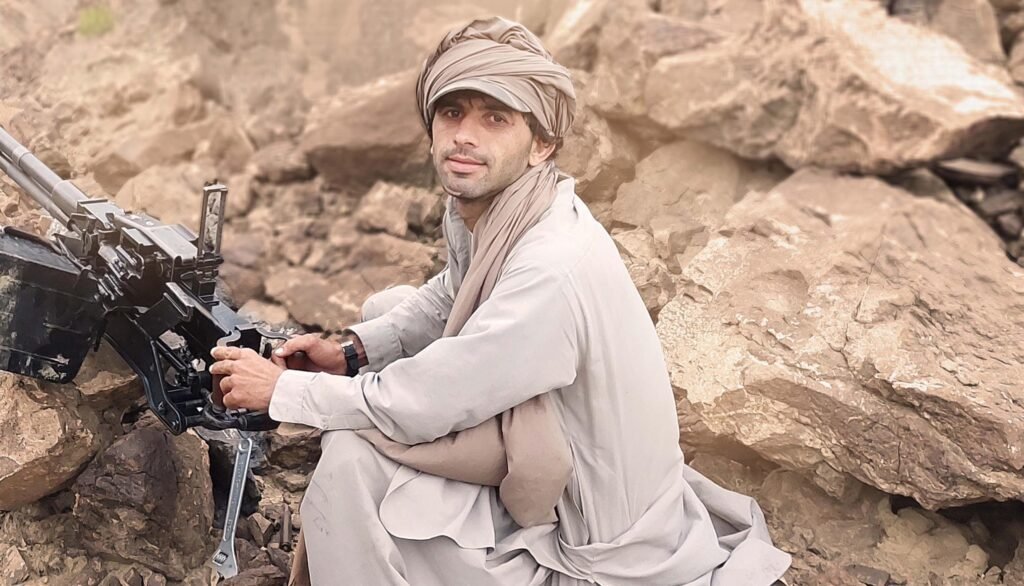 شھید سرمچار مھمود پنام مھروان ءَ ستک شانی ندر کن ایں۔ بی ایل ایپ