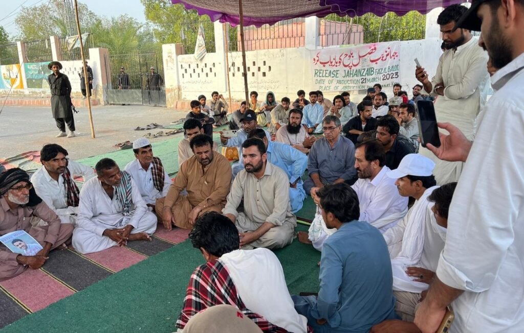 تربت ءَ واکدار ءُ زھرشانی ءَ نشتگیں کھولانی گپ ءُ تران بے سوب بوتگ