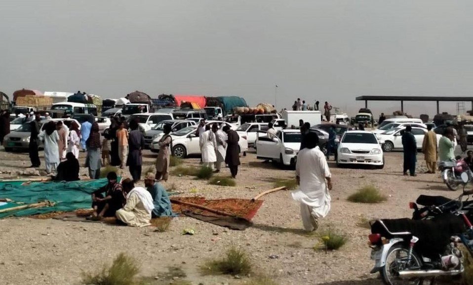 سوراب ءَ دو مردم آوار جنگ بوتگ کھولاں زھرشانی کرتگ