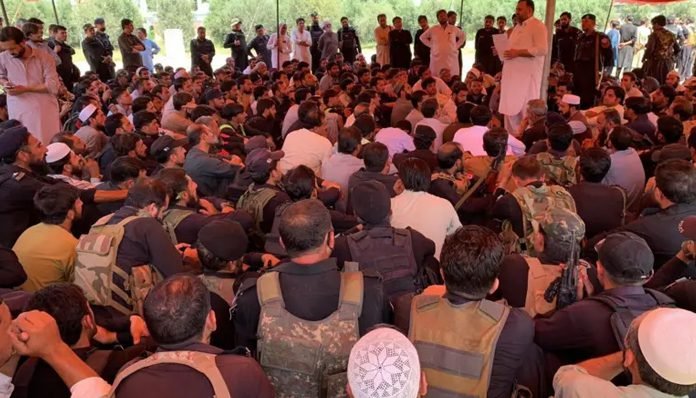 ھیبرپکتونواہ ءَ پاکستانی لشکر ءِ بگیری ءَ پولیس کارمندانی زھرشانی نندانک برجاہ اِنت