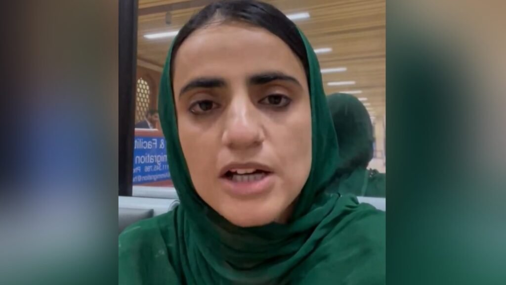 کراچی بالی پٹ ءَ ڈاکٹر ماہ رنگ پہ ￴ٹائم میگزین ءِ ￵نیاد ءَ ￴بھر زورگ ءَ روگ ءَ ￴دارگ بوتگ