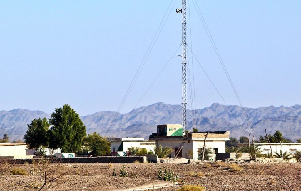 آواران ءَ پاکستانی لشکر ءَ لیویز کارمندانی سلاہ پل اِتگ اَنت