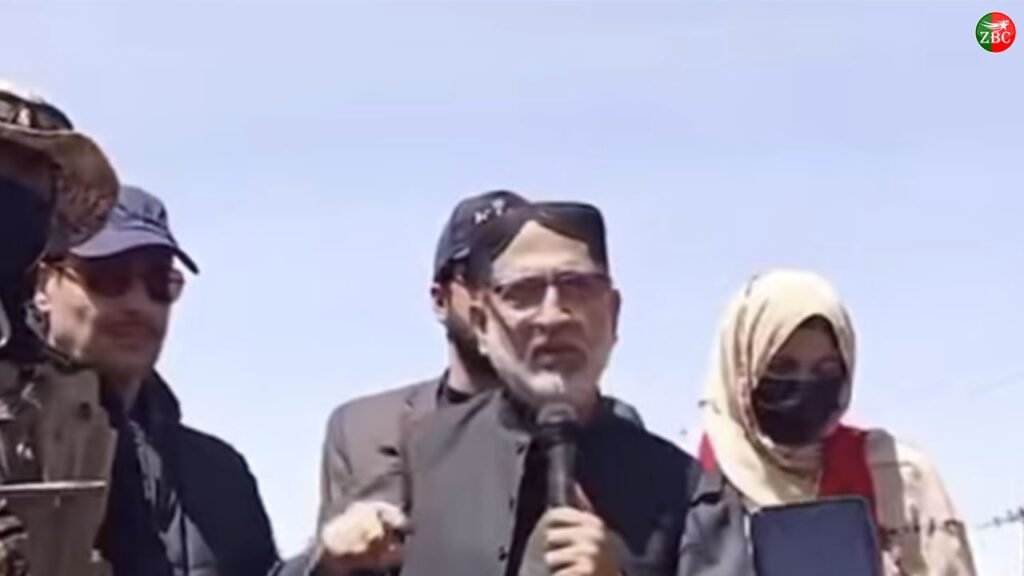 اگاں جنگ کن ئے گڑا کوہ ءَ برو اود ءَ نشتگیں ورنا تئی پسو ءَ دے اَنت۔ سردار اکتر مینگل بلوچ