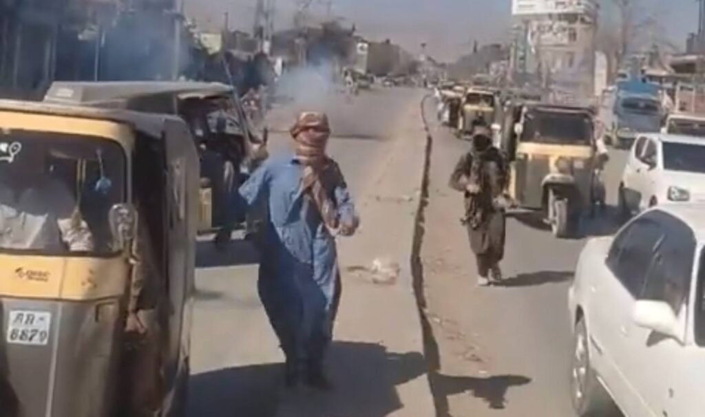 شال ءَ پولیس ءَ بی وائی سی ءِ زھرشانی روانک ءَ مردم لٹ ءُ شاپ کرتگ اَنت