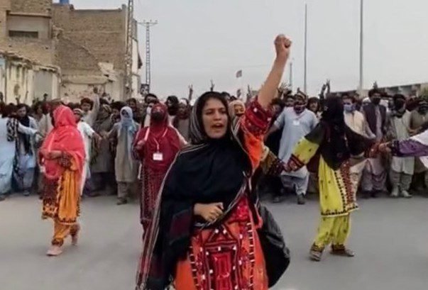 شال ءَ پاکستانی لشکر ءَ  بی وائی سی ءِ کارکن گلزادی بلوچ  آوار جتگ