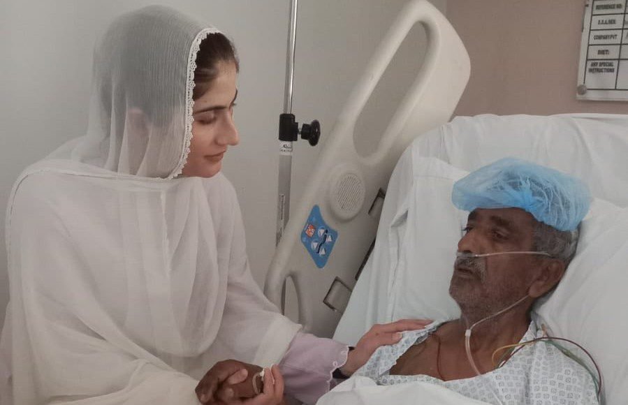 مئے دواہ اِنت کہ ماما زوت جان دراہ بات ءُ وتی کاروان ءَ برجاہ بدار ایت۔ سمی دین بلوچ