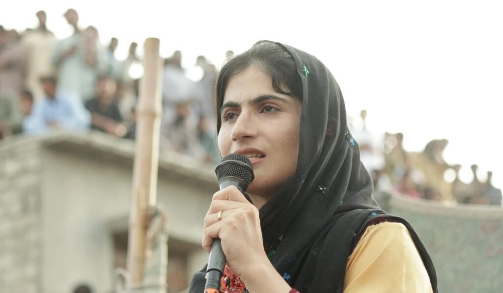 راشد ھسین ءِ مات چنچو سال اِنت پہ وتی زھگ ءِ آجوئی ءَ زھرشانی کنگ ءَ اِنت۔ سمی دین