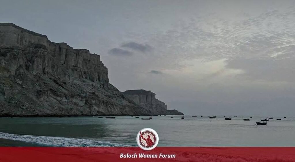 بلوچ ویمن پورم گوادر ءَ یک روچی دیوانے برجم دارگ ءَ اِنت