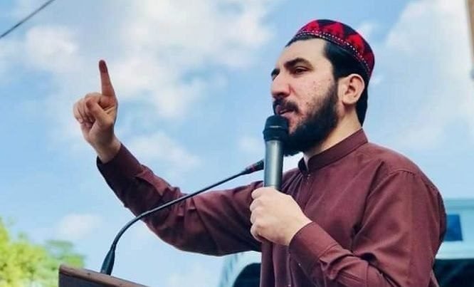 ھمک مردم وتی  وس ءَ  ریاستی زوراکیانی بگیری ءَ بہ کنت ءُ پشتون راج ءِ پلہ مرزی ءَ  الم بہ کنت۔ منزور  پشتین