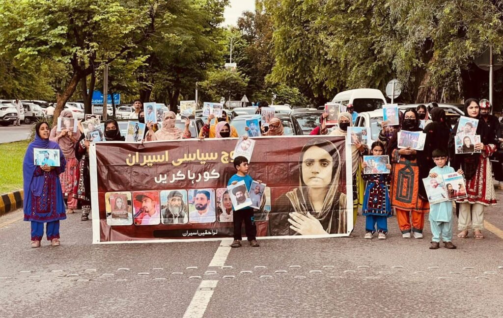 اسلام آباد زھرشانی ءِ چل ءُ سے روچ: سرکار کھولانی گپاں گوش بدار ایت ءُ جیڑہ ءَ گیش ءُ گیوار بہ کنت